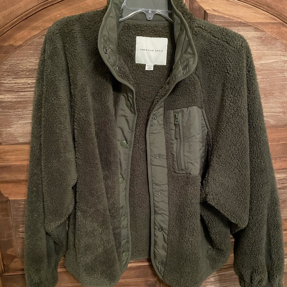 AMERICAN EAGLE FUZZY SHERPA FLEECE JACKET